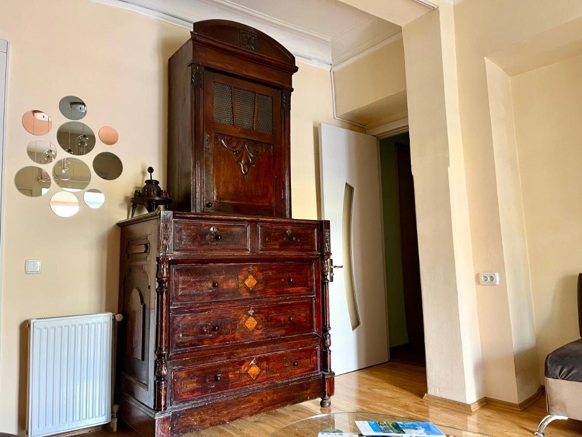 Apartment In Old Tbilisi Orbeliani Square Luaran gambar