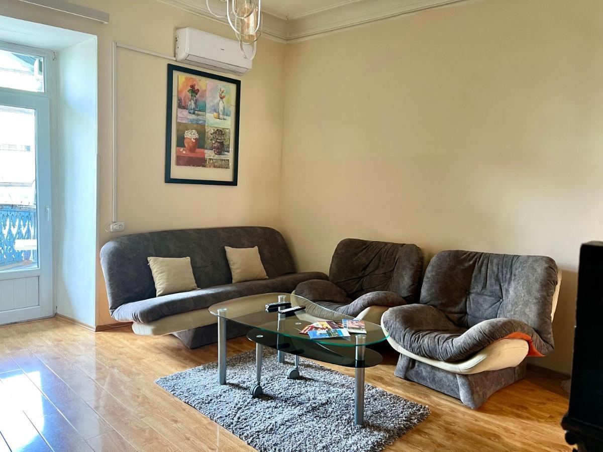 Apartment In Old Tbilisi Orbeliani Square Luaran gambar