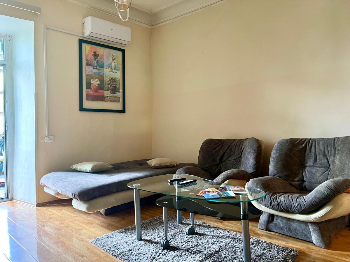Apartment In Old Tbilisi Orbeliani Square Luaran gambar